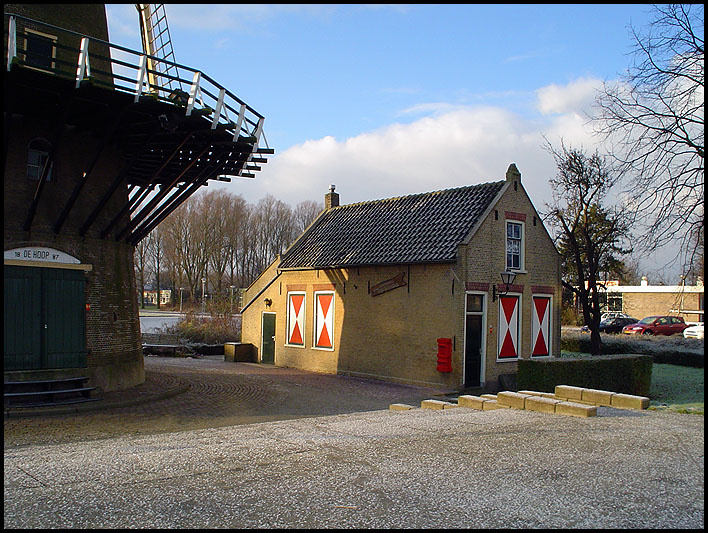 078 Molenweg, korenmolen met molenaarshuisje.JPG